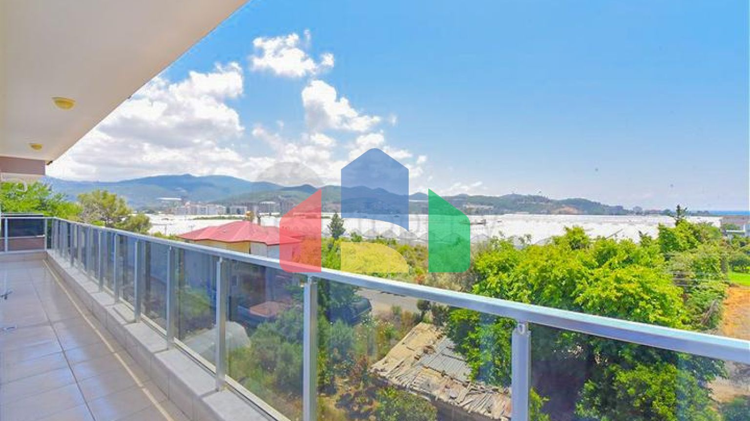 Великий пентхаус 4 + 1 з шикарними видами в районі Демірташ