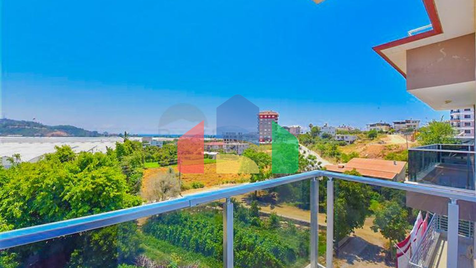 Великий пентхаус 4 + 1 з шикарними видами в районі Демірташ