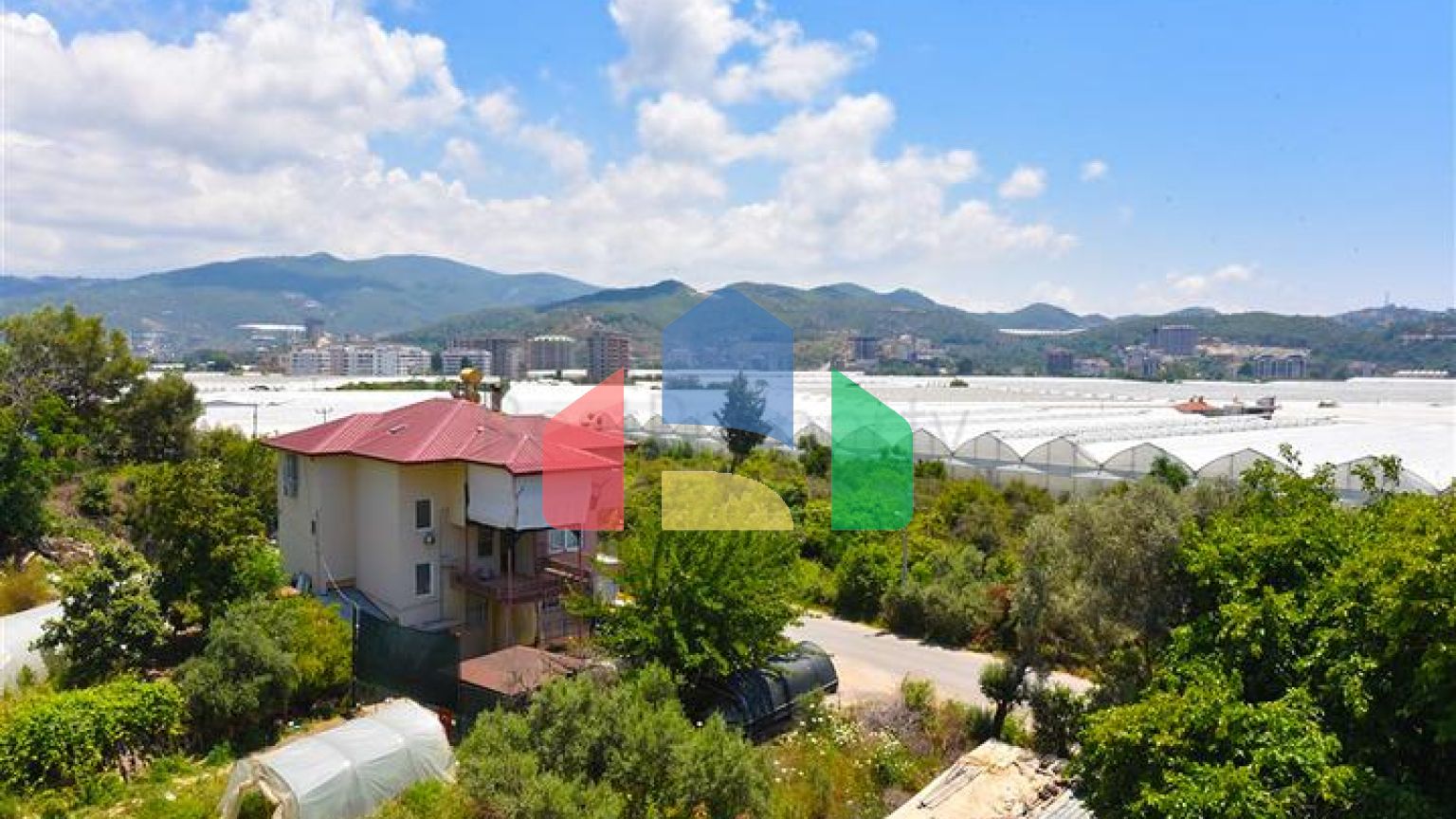 Великий пентхаус 4 + 1 з шикарними видами в районі Демірташ