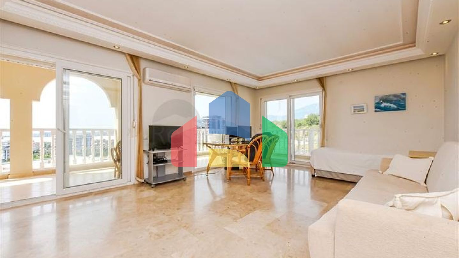 Простора квартира 2 + 1 з видом на море в тихому районі Аланії