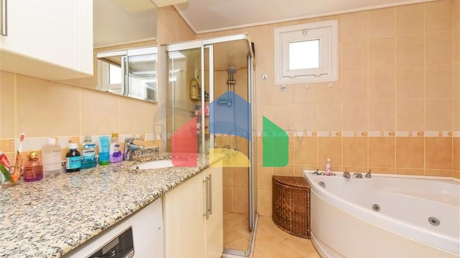 Простора квартира 2 + 1 з видом на море в тихому районі Аланії