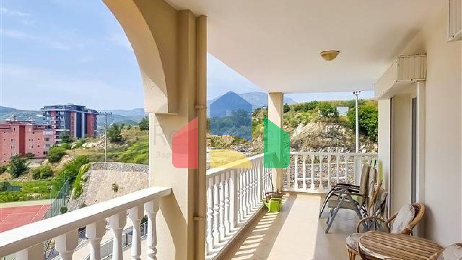 Простора квартира 2 + 1 з видом на море в тихому районі Аланії