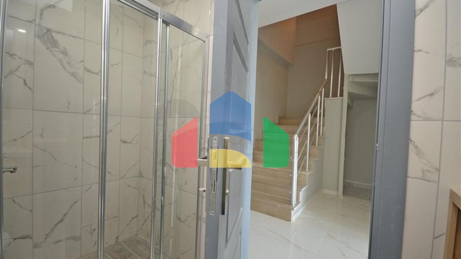 Просторный пентхаус 3+1 с видом на море и горы