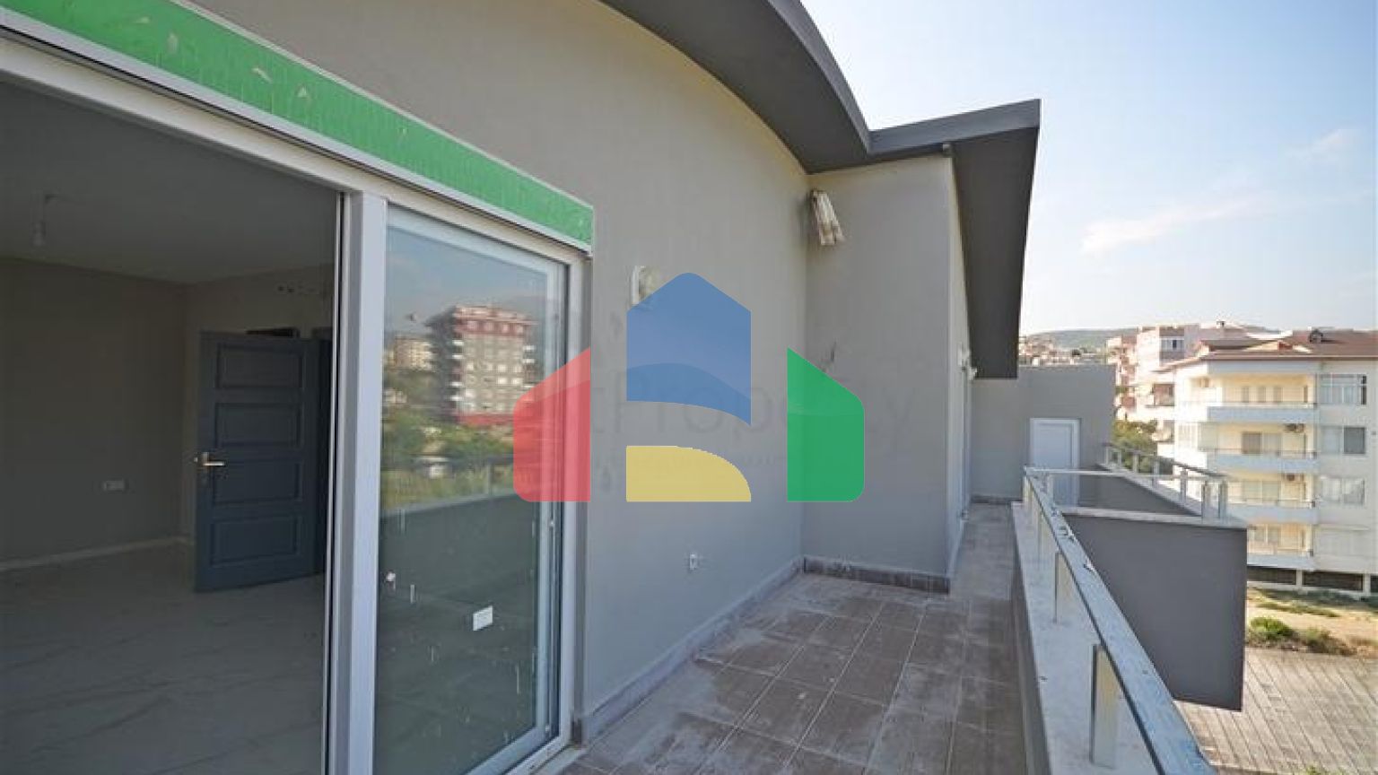 Просторный пентхаус 3+1 с видом на море и горы