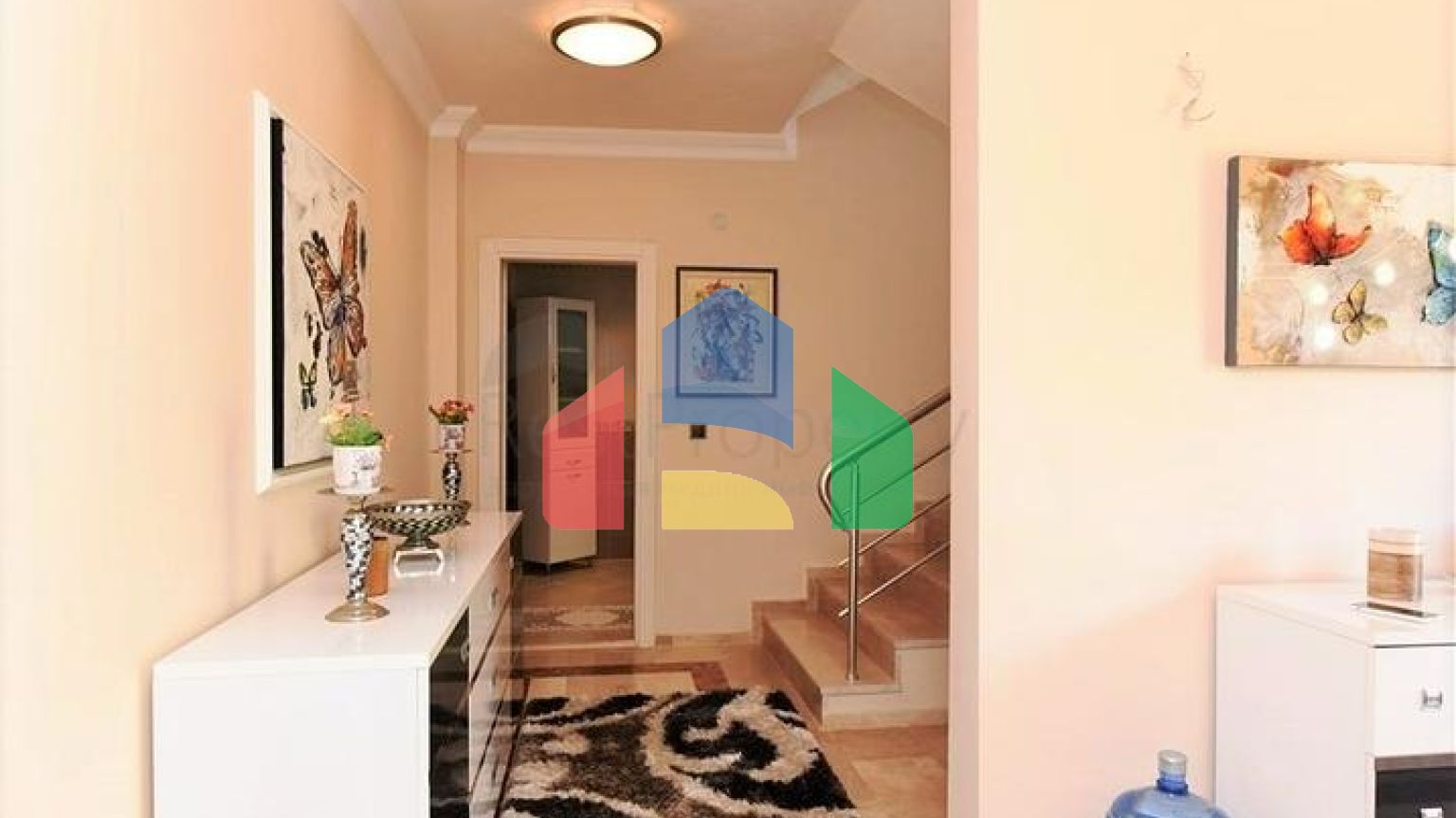 Вілла з видом на Середземне море в районі Демірташ