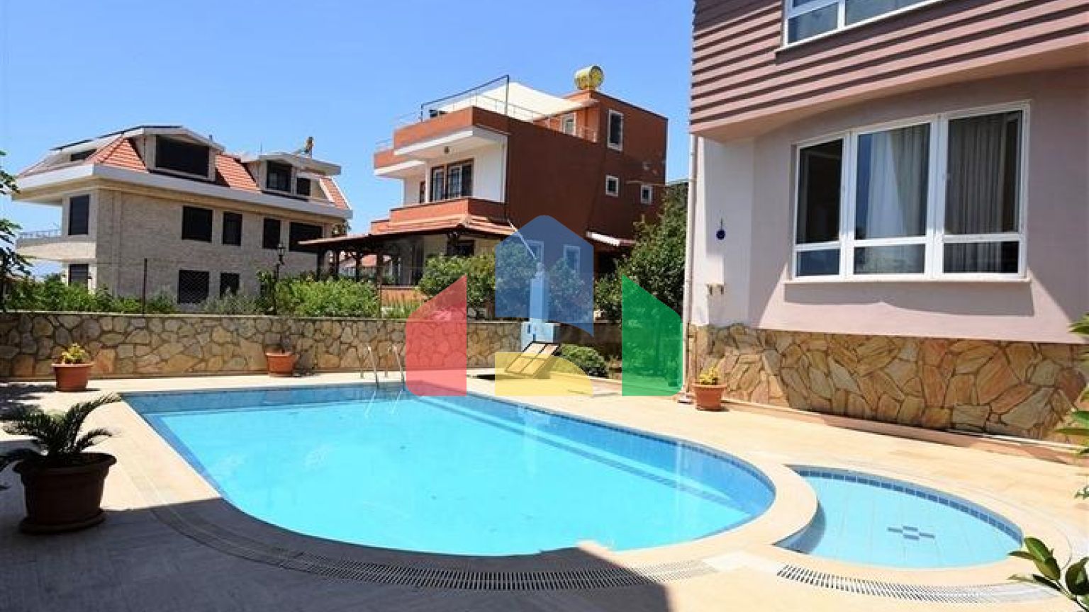 Вілла з видом на Середземне море в районі Демірташ