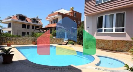 Вілла з видом на Середземне море в районі Демірташ