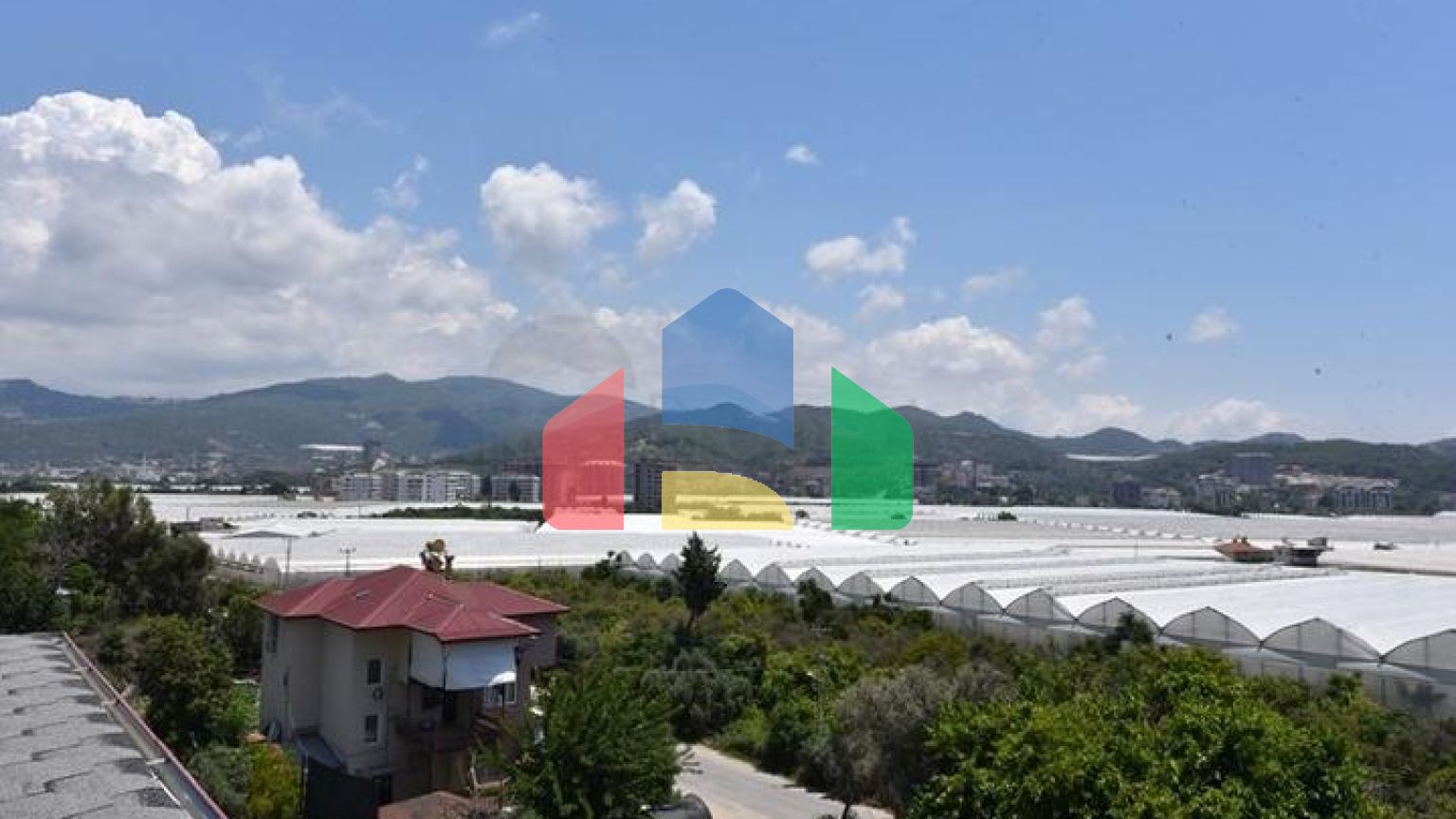 4 + 1 для великої родини в спокійному районі Демірташ