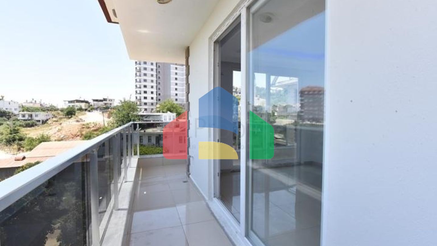 4 + 1 для великої родини в спокійному районі Демірташ