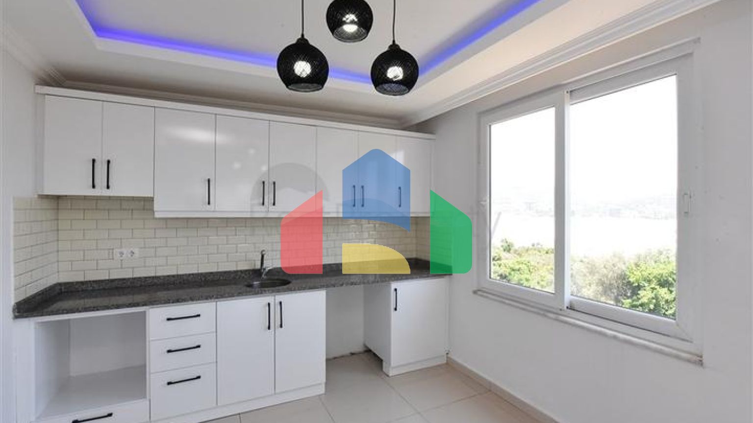 4 + 1 для великої родини в спокійному районі Демірташ