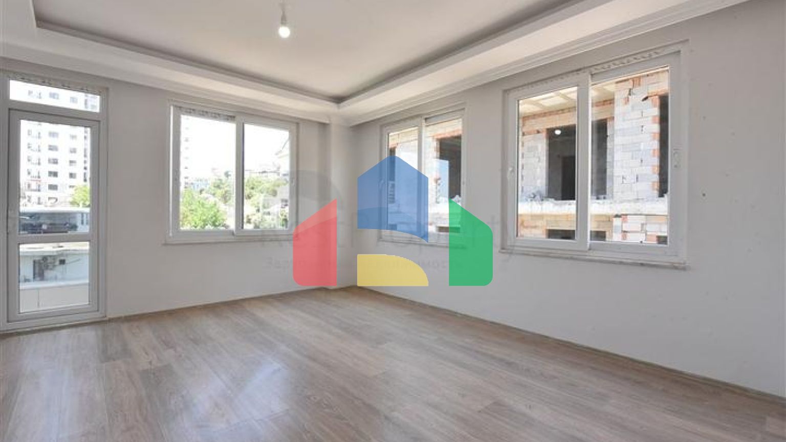 4 + 1 для великої родини в спокійному районі Демірташ