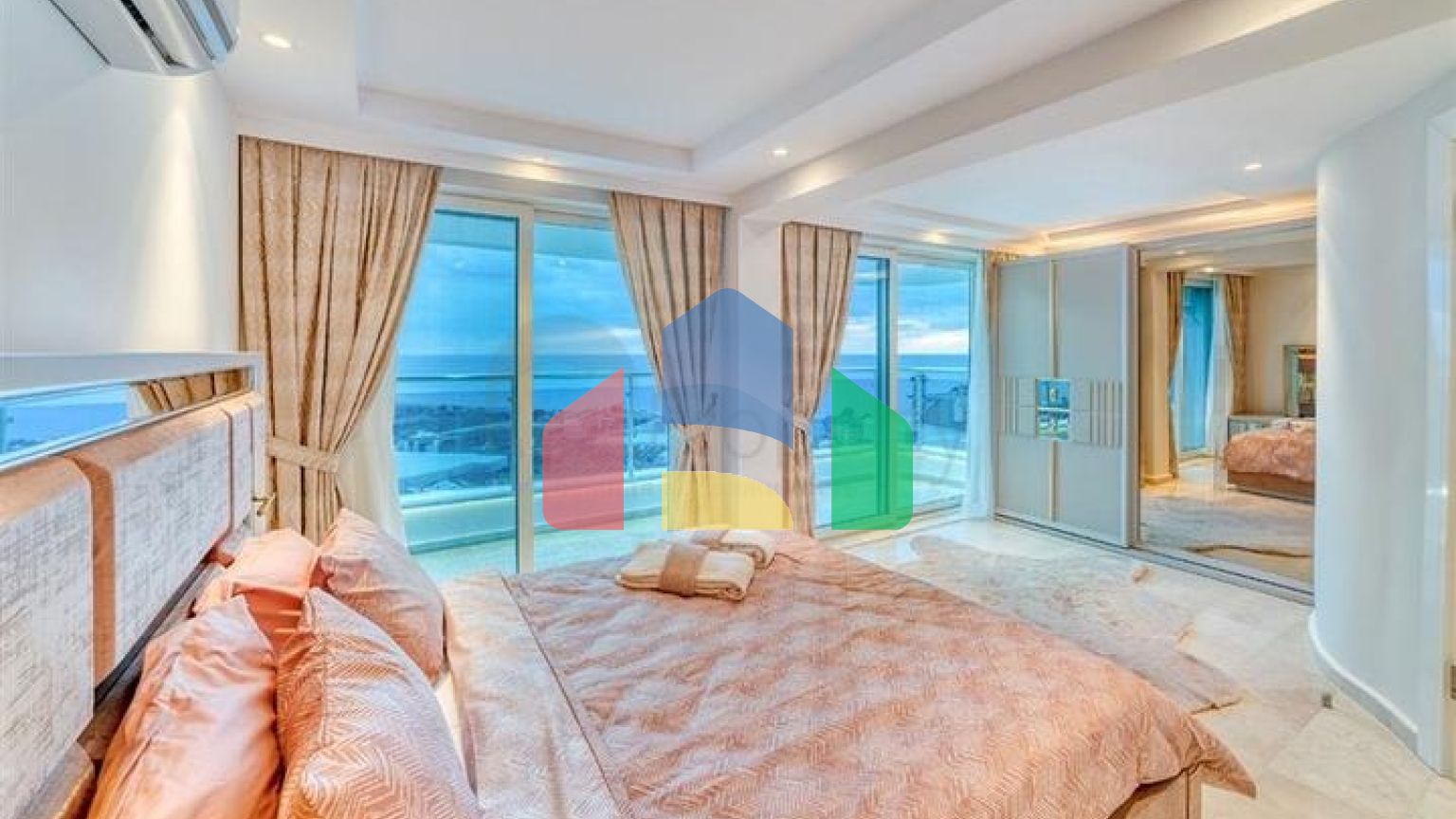 Вилла 5+1 в 800 м от пляжа с панорамными видами на море и горы