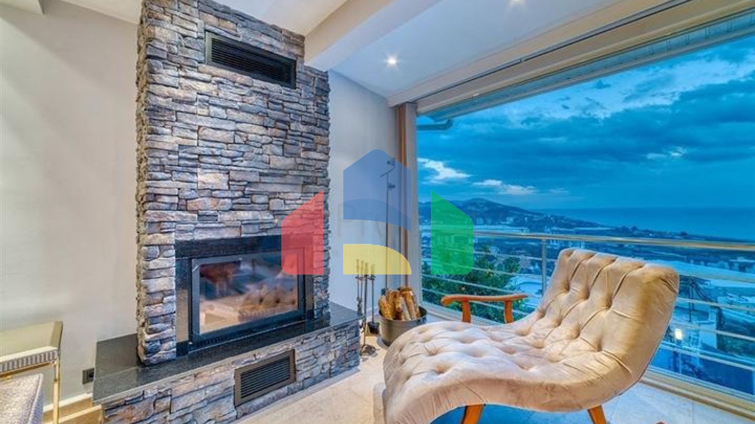 Вилла 5+1 в 800 м от пляжа с панорамными видами на море и горы