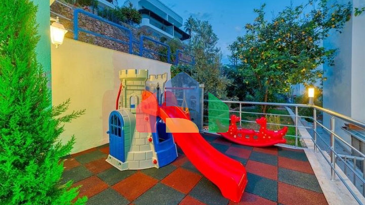 Вилла 5+1 в 800 м от пляжа с панорамными видами на море и горы