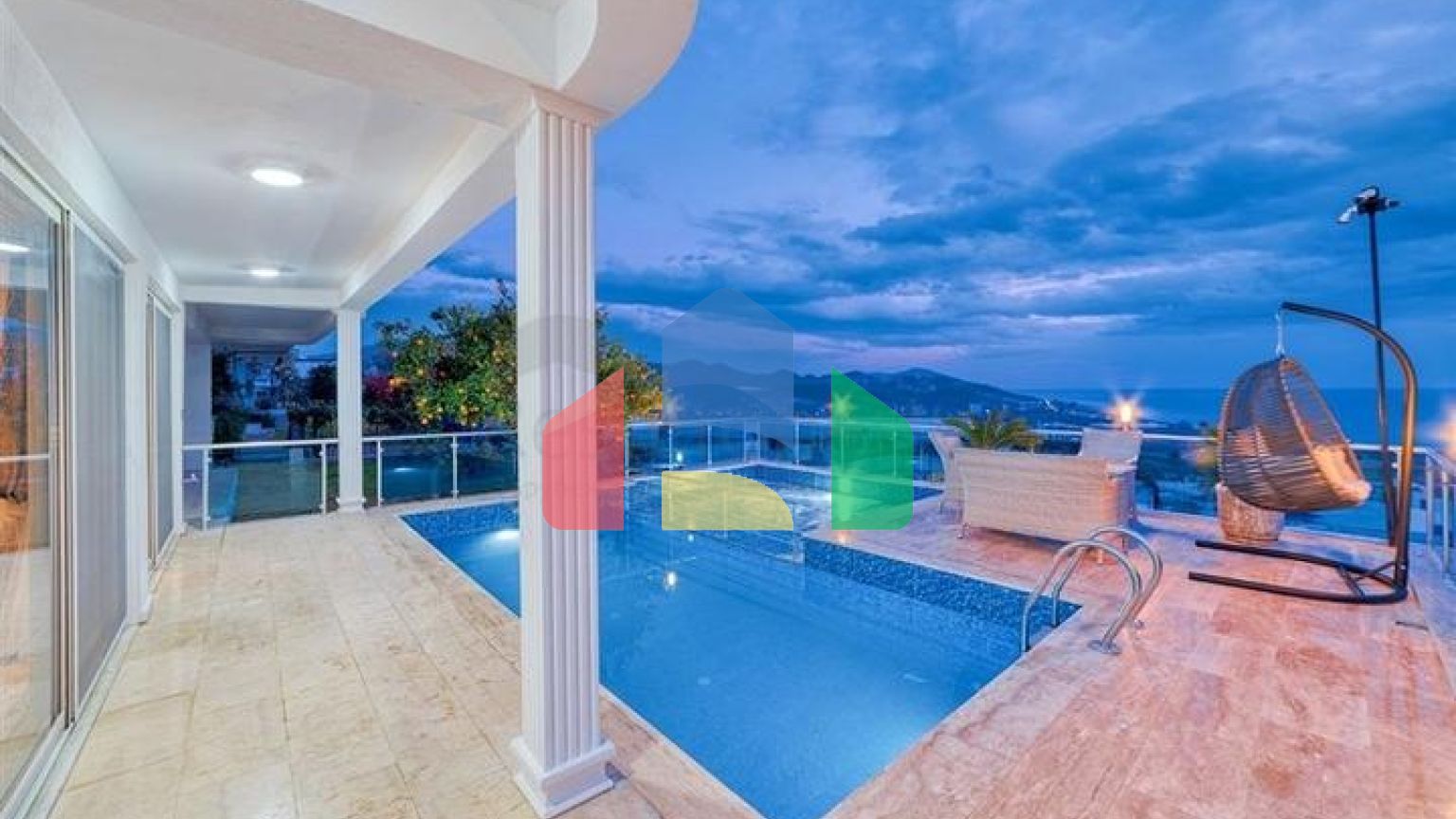 Вилла 5+1 в 800 м от пляжа с панорамными видами на море и горы