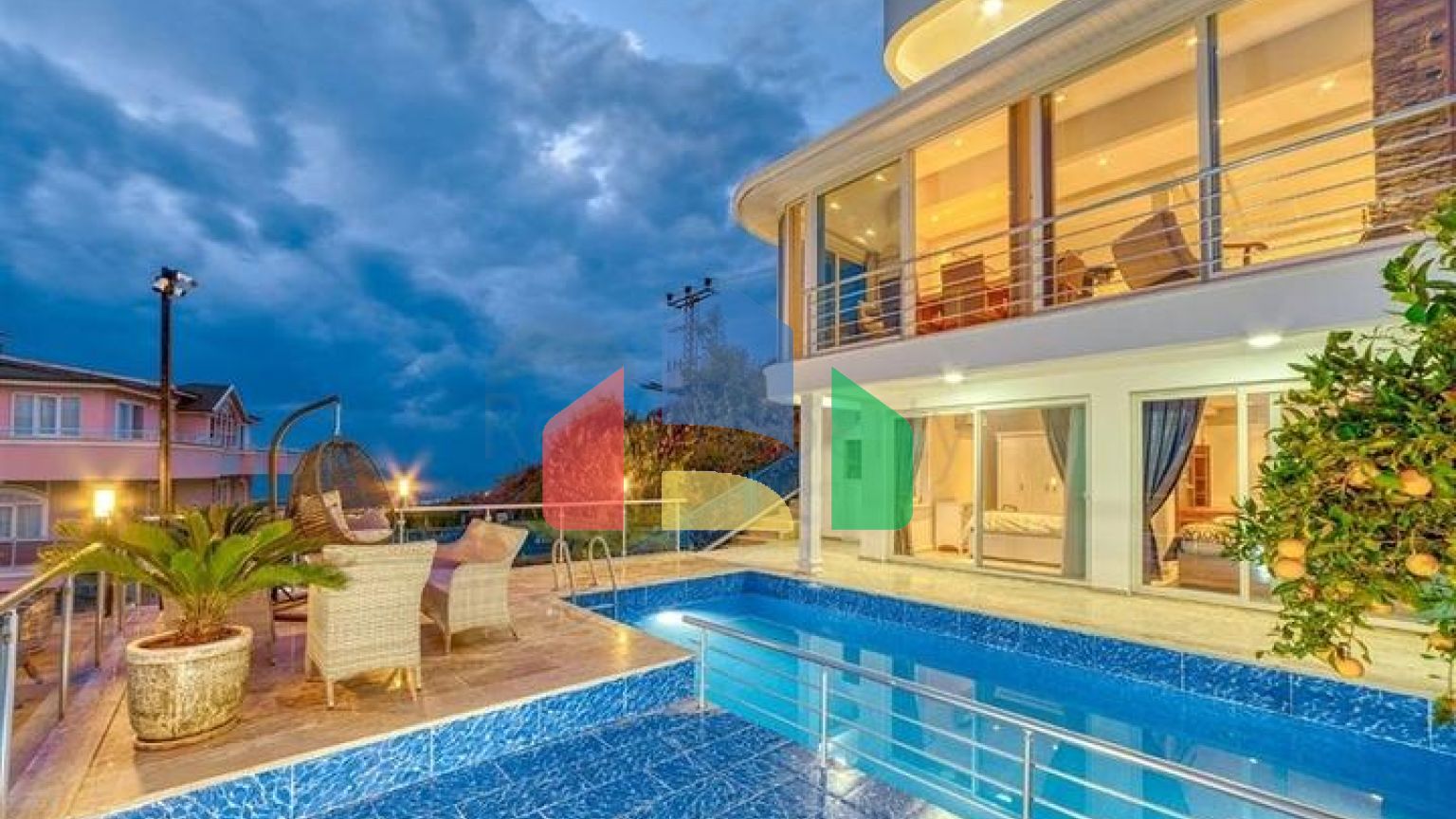 Вилла 5+1 в 800 м от пляжа с панорамными видами на море и горы