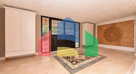 Шикарный дом с собственным бассейном и садом в районе Демирташ
