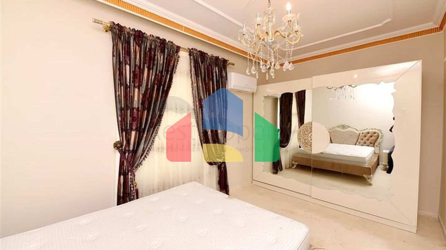 Шикарний будинок з власним басейном і садом в районі Демірташ