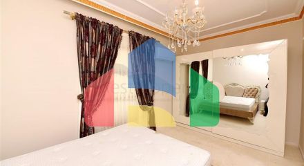 Шикарний будинок з власним басейном і садом в районі Демірташ