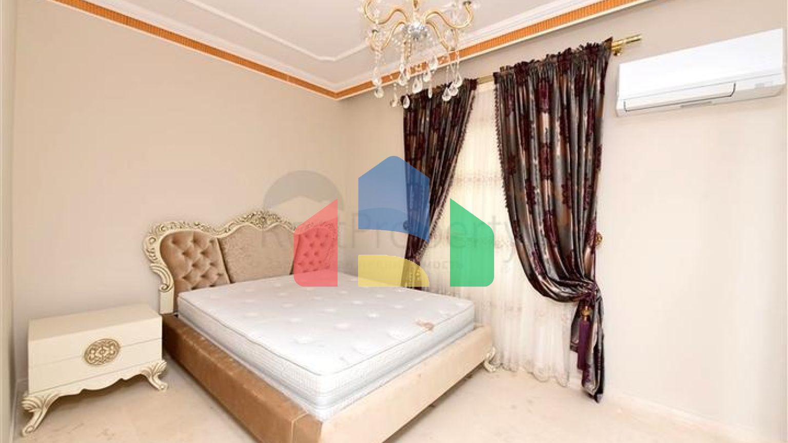 Шикарний будинок з власним басейном і садом в районі Демірташ