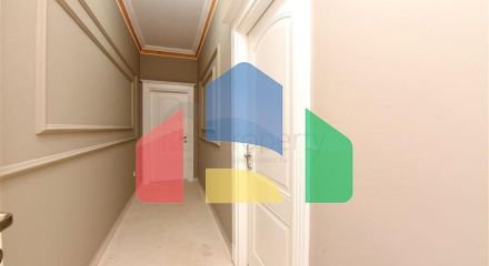 Шикарний будинок з власним басейном і садом в районі Демірташ