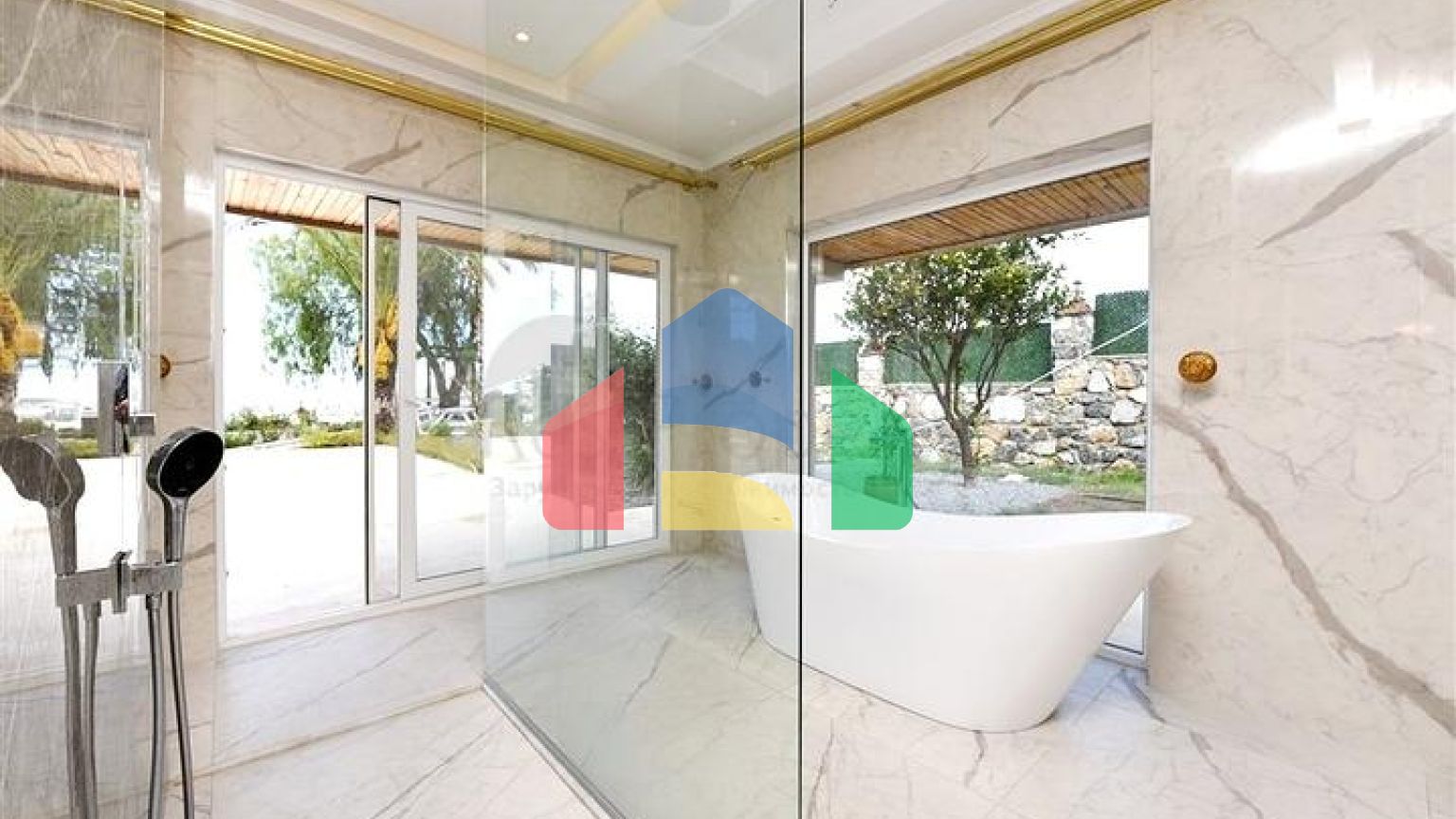 Шикарний будинок з власним басейном і садом в районі Демірташ