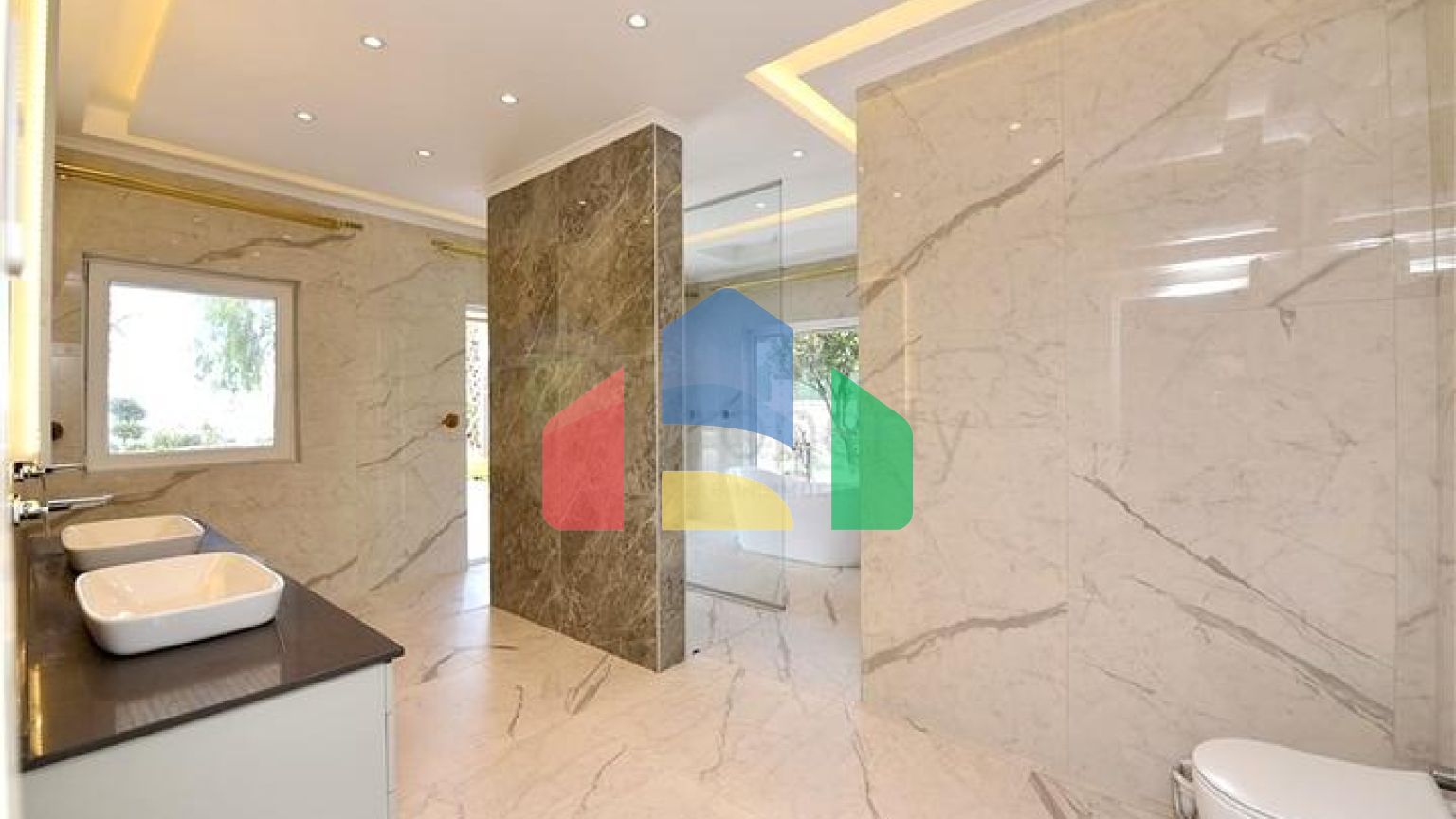 Шикарний будинок з власним басейном і садом в районі Демірташ