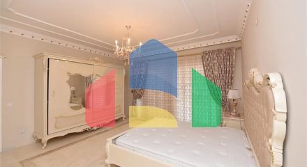 Шикарний будинок з власним басейном і садом в районі Демірташ