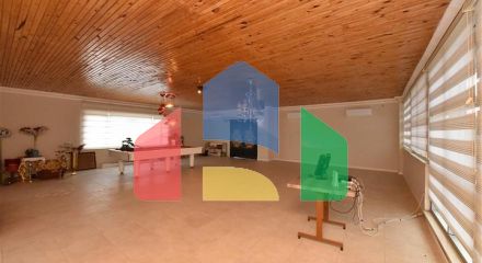 Шикарний будинок з власним басейном і садом в районі Демірташ