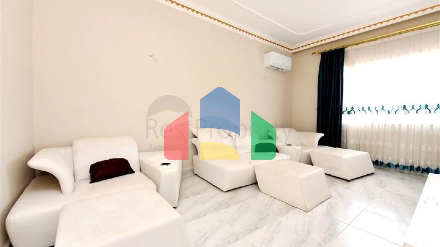 Шикарний будинок з власним басейном і садом в районі Демірташ