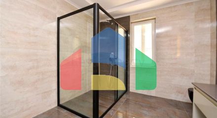 Шикарний будинок з власним басейном і садом в районі Демірташ