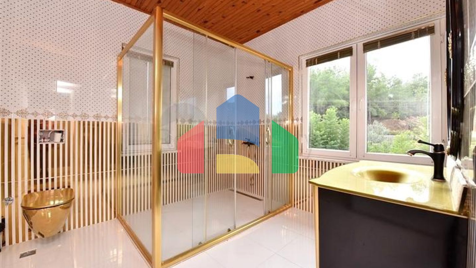 Шикарний будинок з власним басейном і садом в районі Демірташ