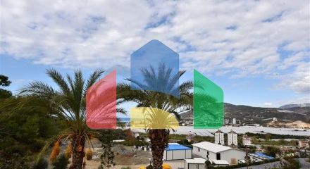 Шикарний будинок з власним басейном і садом в районі Демірташ