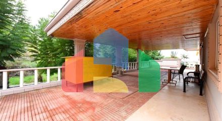 Шикарний будинок з власним басейном і садом в районі Демірташ