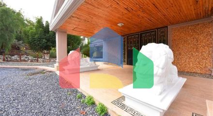 Шикарний будинок з власним басейном і садом в районі Демірташ