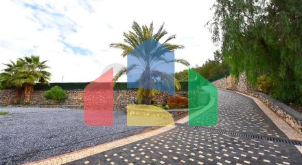 Шикарний будинок з власним басейном і садом в районі Демірташ