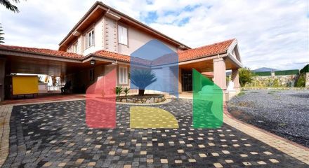 Шикарний будинок з власним басейном і садом в районі Демірташ