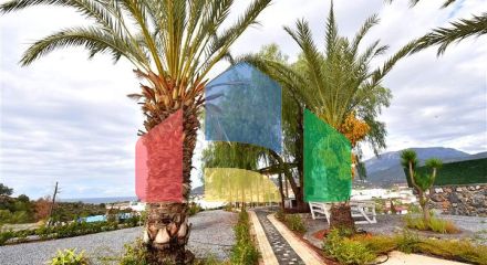 Шикарний будинок з власним басейном і садом в районі Демірташ