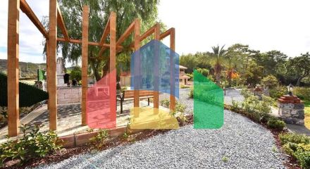 Шикарний будинок з власним басейном і садом в районі Демірташ