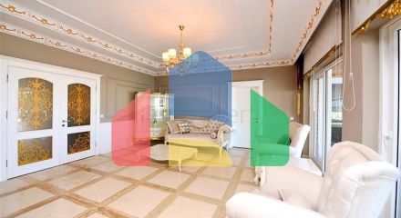 Шикарний будинок з власним басейном і садом в районі Демірташ