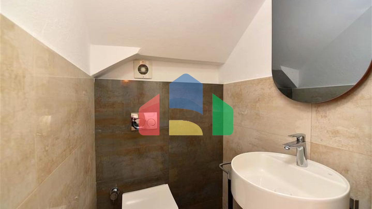 Шикарний будинок з власним басейном і садом в районі Демірташ