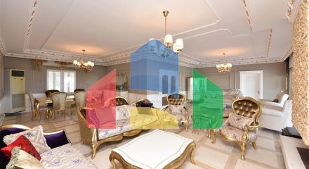 Шикарний будинок з власним басейном і садом в районі Демірташ