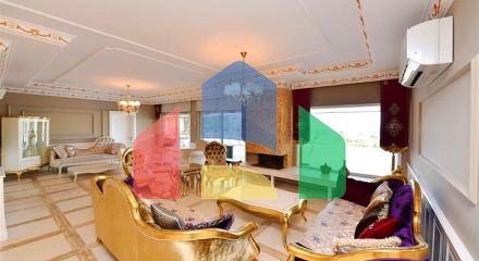 Шикарний будинок з власним басейном і садом в районі Демірташ