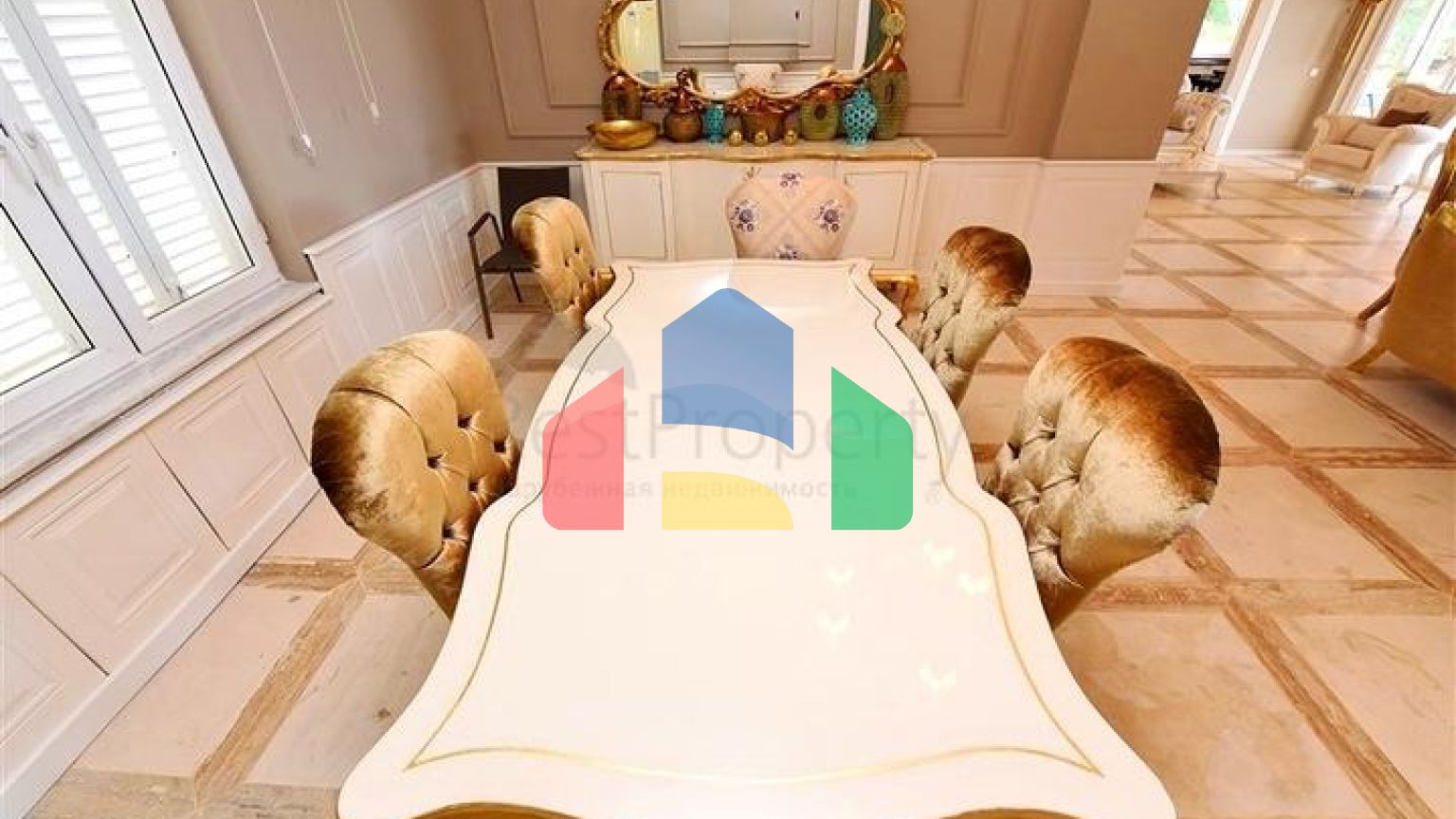 Шикарний будинок з власним басейном і садом в районі Демірташ