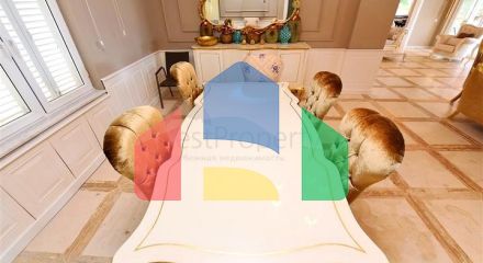 Шикарний будинок з власним басейном і садом в районі Демірташ