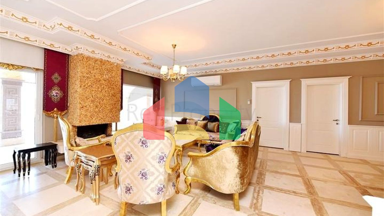 Шикарний будинок з власним басейном і садом в районі Демірташ