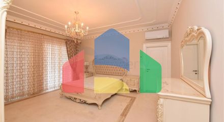 Шикарний будинок з власним басейном і садом в районі Демірташ