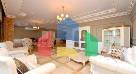 Шикарний будинок з власним басейном і садом в районі Демірташ