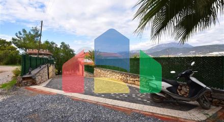 Шикарний будинок з власним басейном і садом в районі Демірташ