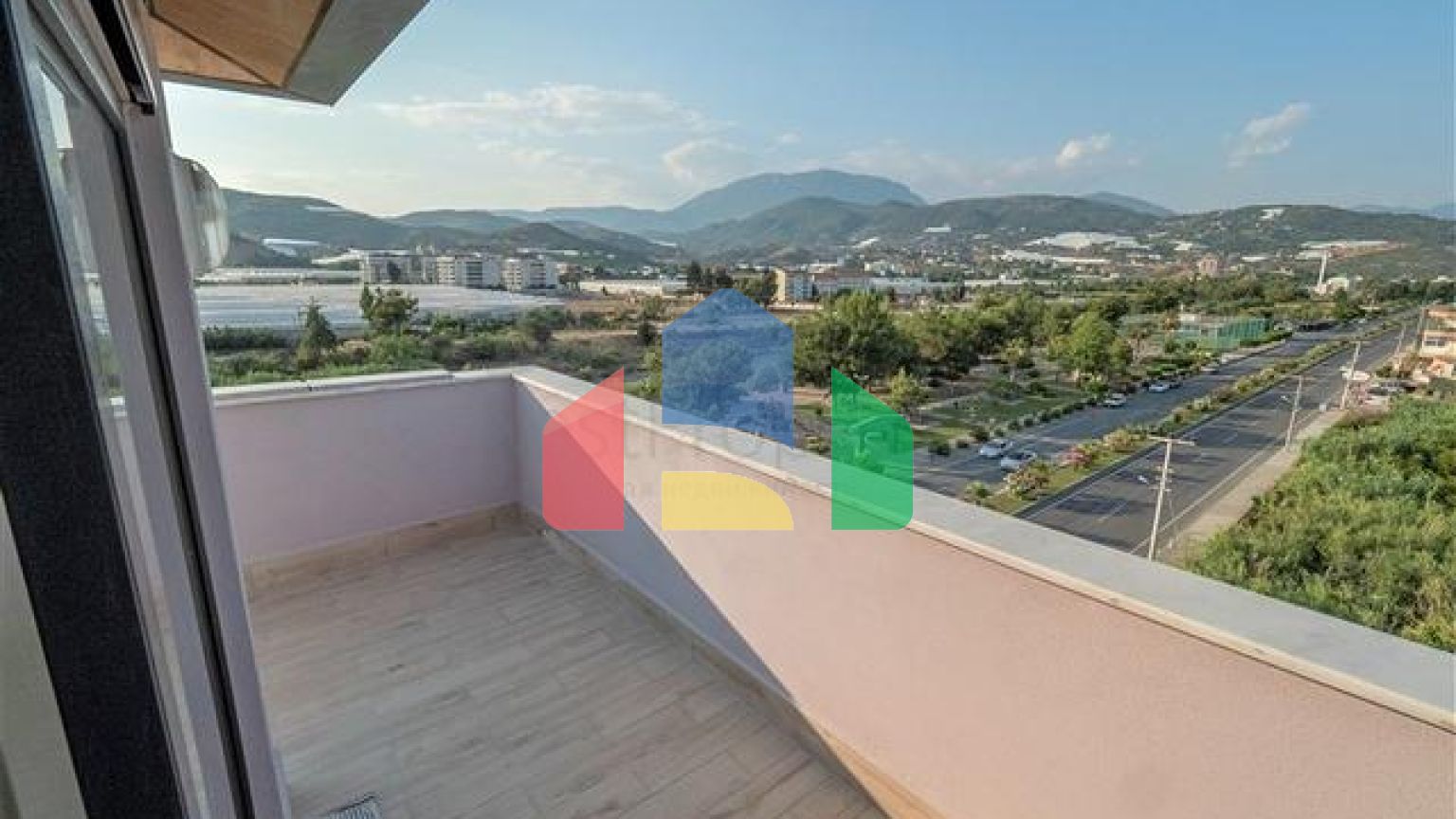 Пентхаус 4+1 в зеленом районе Демирташ